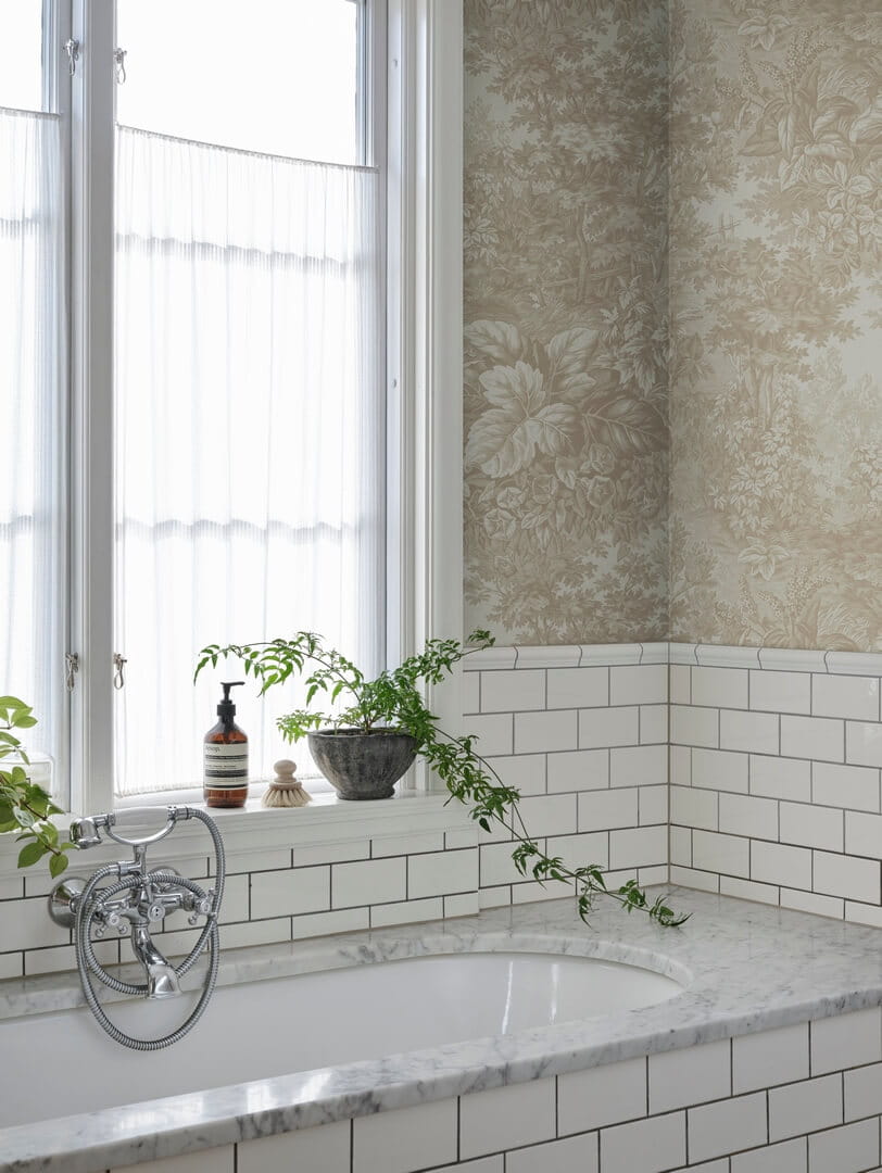 Fototapeta las w stylu Toile de jouy Sandberg S10404 Forest Toile Sandstone Tidlösa