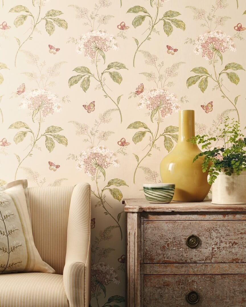 Tapeta kwiaty hortensji i motyle Colefax and Fowler 07132/03 Messina Ashdown