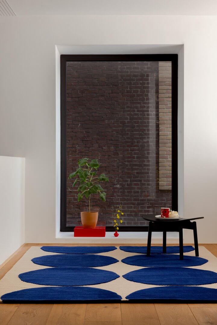 Dywan wełniany geometryczny koła Marimekko Isot Kivet Blue 132508