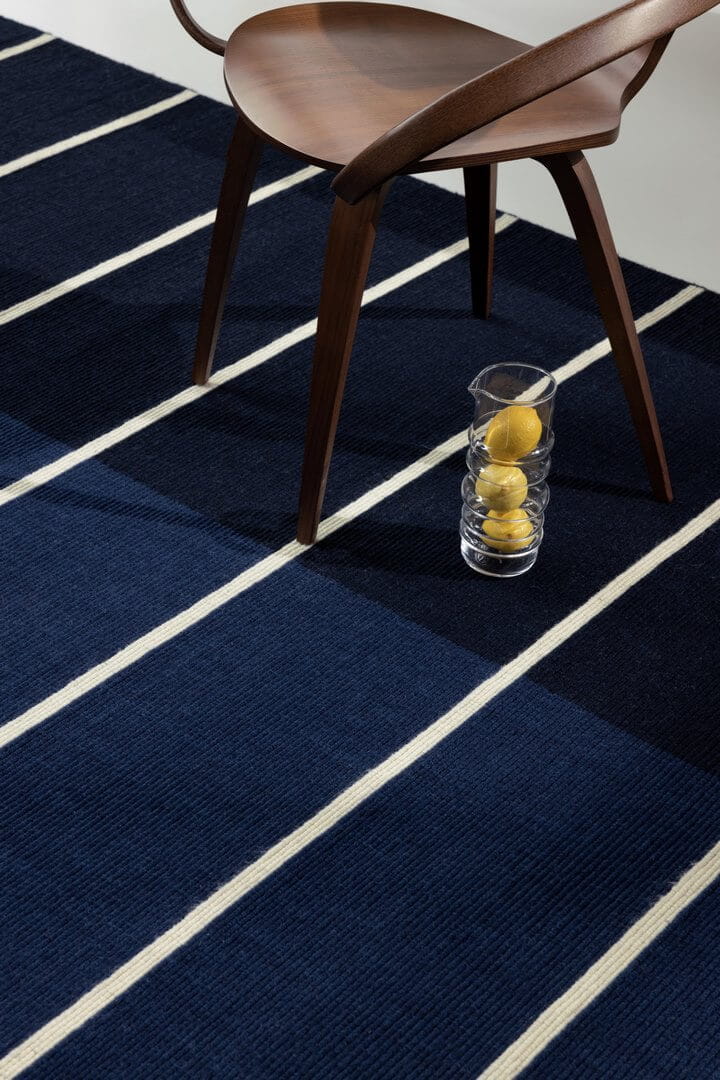 Dywan wełniany w paski Marimekko Tiibet Deep Blue 132808
