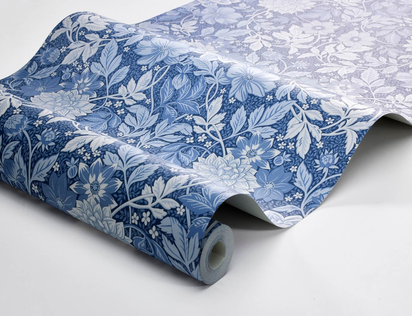 Tapeta kwiaty vintage Boras Tapeter 6141 Dahlia Garden Blue & White