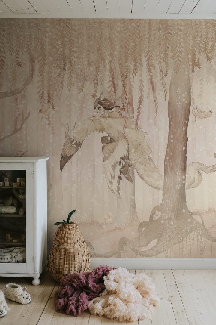 Fototapeta zaczarowany las Rebel Walls R20289 Dream Forest Girl Sandy Pink Mrs Mighetto