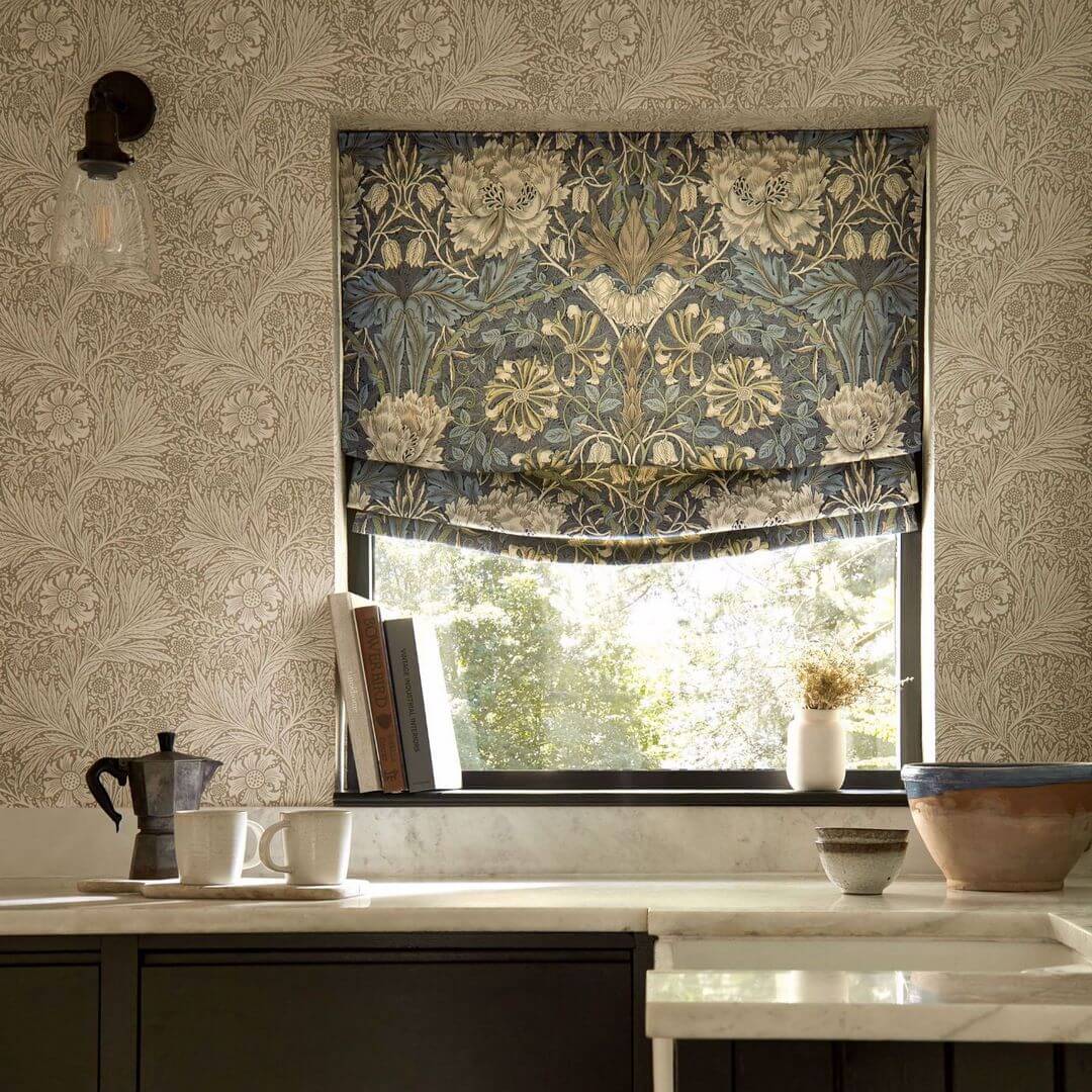 Tkanina bawełniana w kwiaty i liście Morris & Co. 227233 Pimpernel Morris & Friends Fabric Volume I