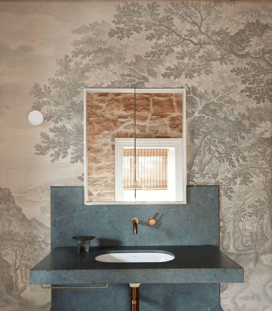 Mural krajobraz lasu Wallcolors Ethereal Forest Beige 9015 Cozy Landscapes