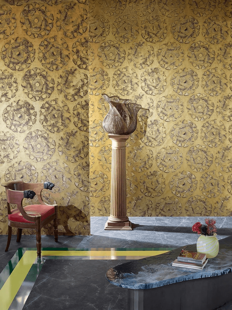 Tapeta ryby i kwiaty lotosu złota Pierre Frey FP897003 Djehouty Merveilles d'Egypte