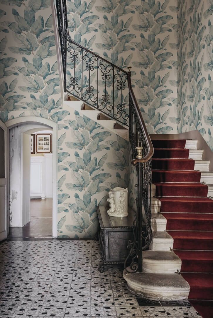 Tapeta liście bananowca Sandberg S10434 Tom Misty Blue Palm Garden