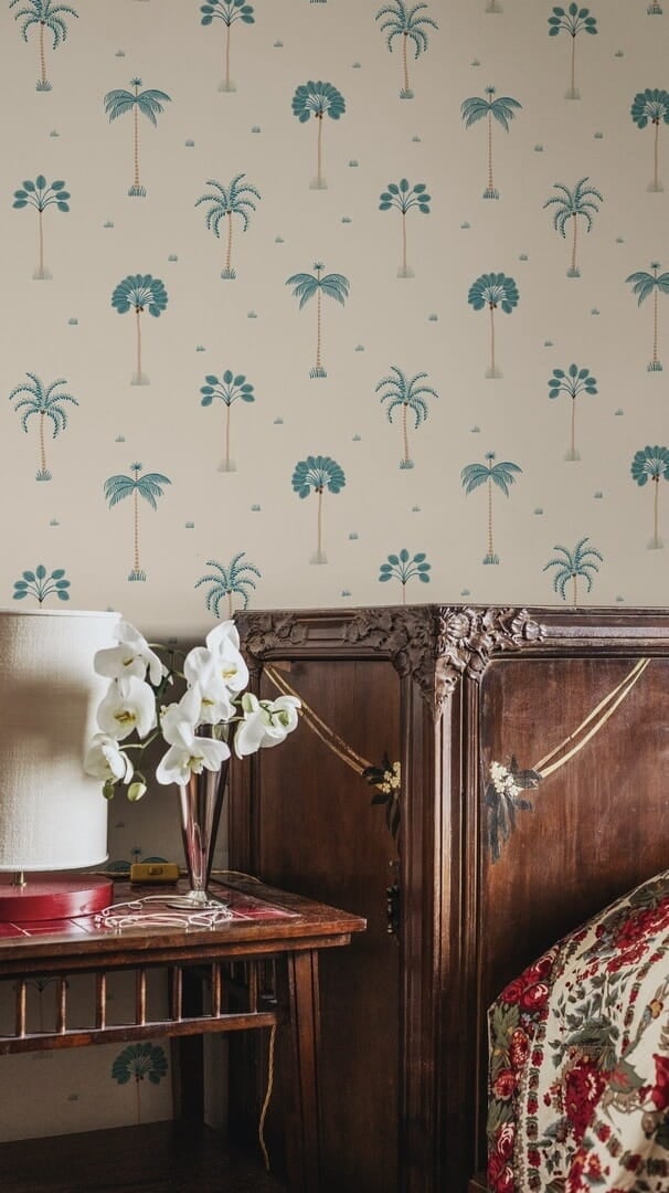Tapeta palmy Sandberg S10437 Milo Misty Blue Palm Garden