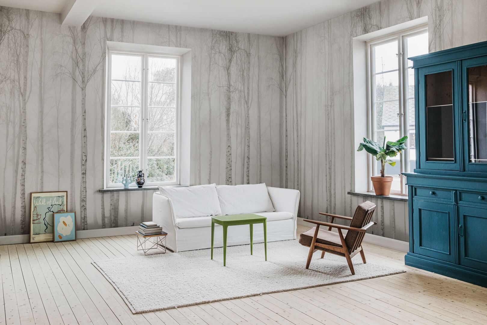 Fototapeta zamglony brzozowy las Rebel Walls R18848 Birch Fog White Mystic Shades