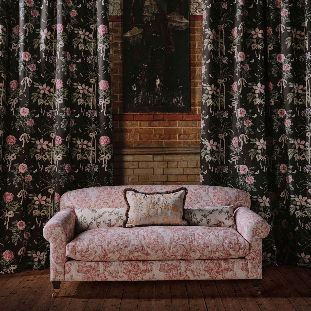 Tkanina ze wzorem kwiatów vintage Sanderson 227181 Fringed Tulip Toile Giles Deacon