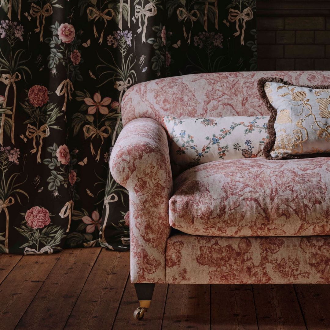 Tkanina ze wzorem kwiatów vintage Sanderson 227181 Fringed Tulip Toile Giles Deacon