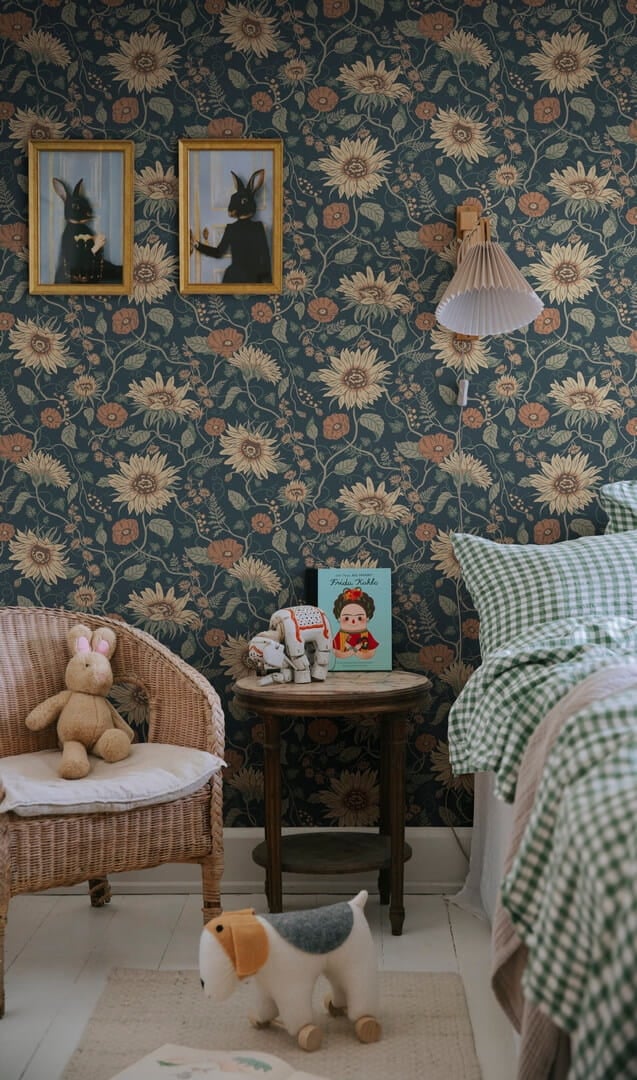 Tapeta kwiatowe pnącza Sandberg S10480 Solveig Midnight Blue Ett Hem, Öland