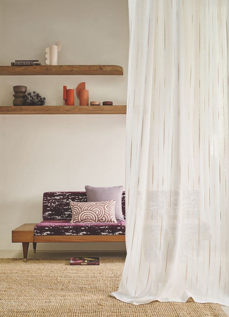 Tkanina woal w haftowane prążki Camengo 49290308 Cristallin Evanescence - 288 cm szer.