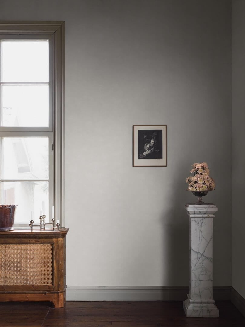 Tapeta minimalistyczna z pociągnięciami pędzla Boras Tapeter 5050 Shades Alabaster Shades