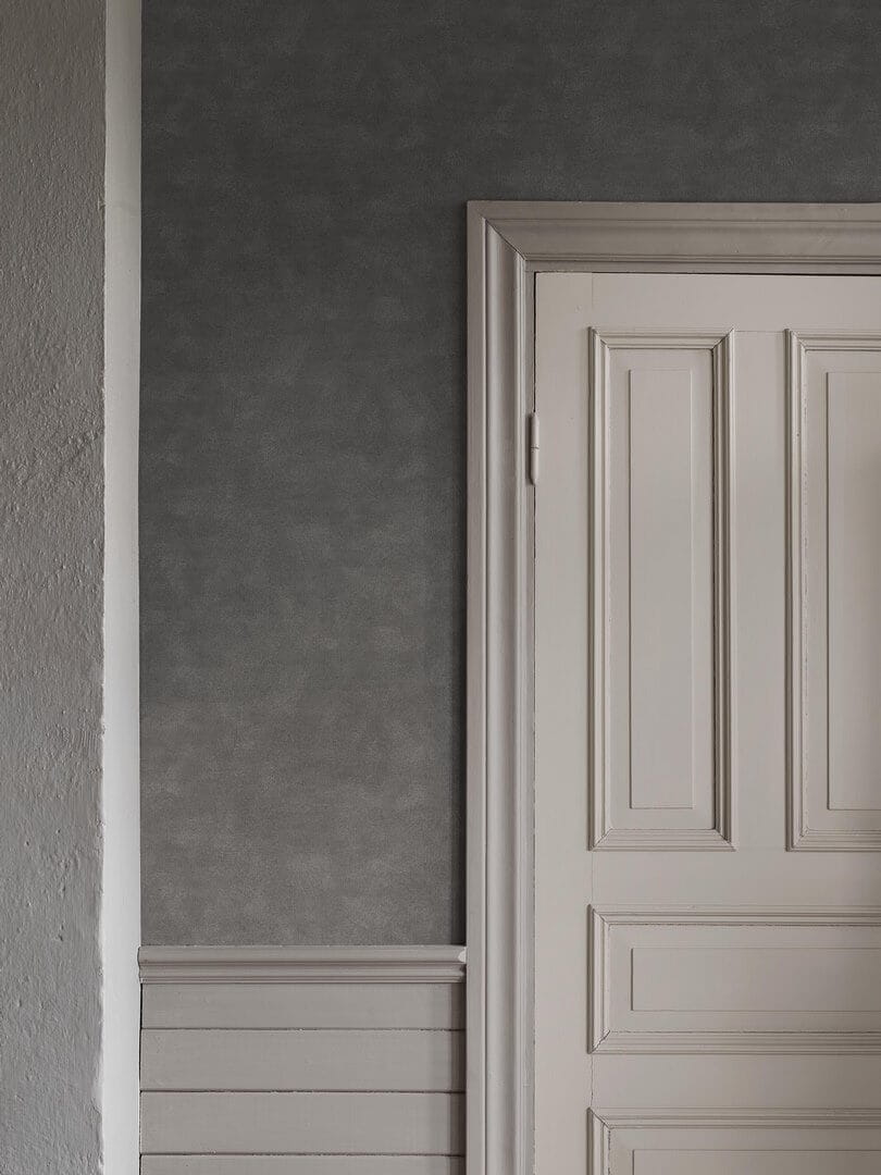 Tapeta minimalistyczna z pociągnięciami pędzla Boras Tapeter 5056 Shades Anthracite Shades