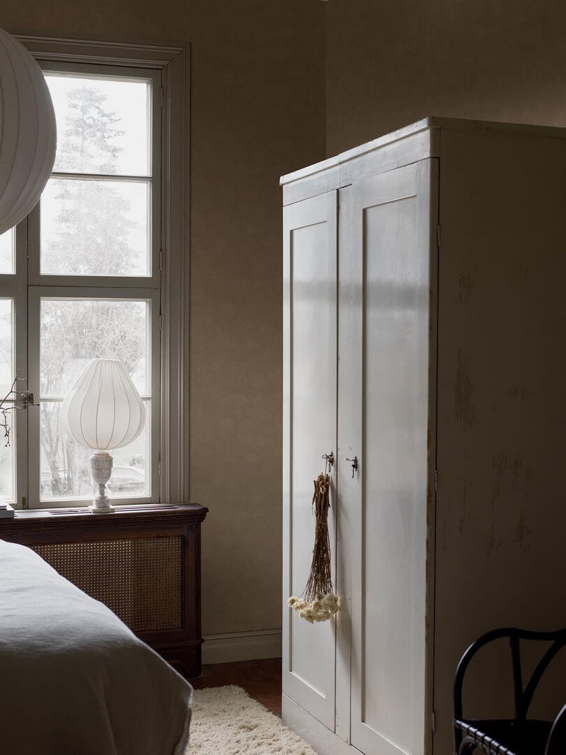 Tapeta minimalistyczna z pociągnięciami pędzla Boras Tapeter 6101 Shades Barite Shades