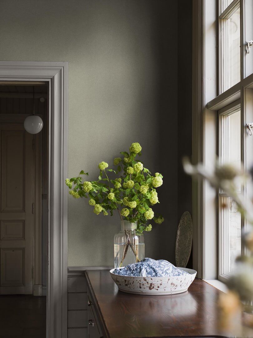 Tapeta minimalistyczna imitująca tkaninę Boras Tapeter 6130 Canvas Olive Shades