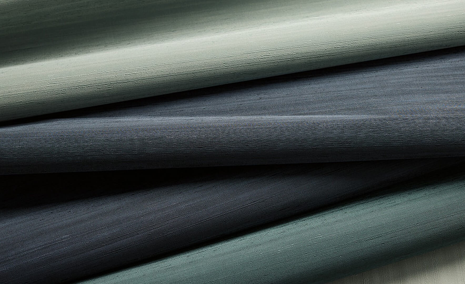 Tapeta imitująca jedwabne płótno Romo W464/04 Raya Silk Embossed Textured Wallcoverings