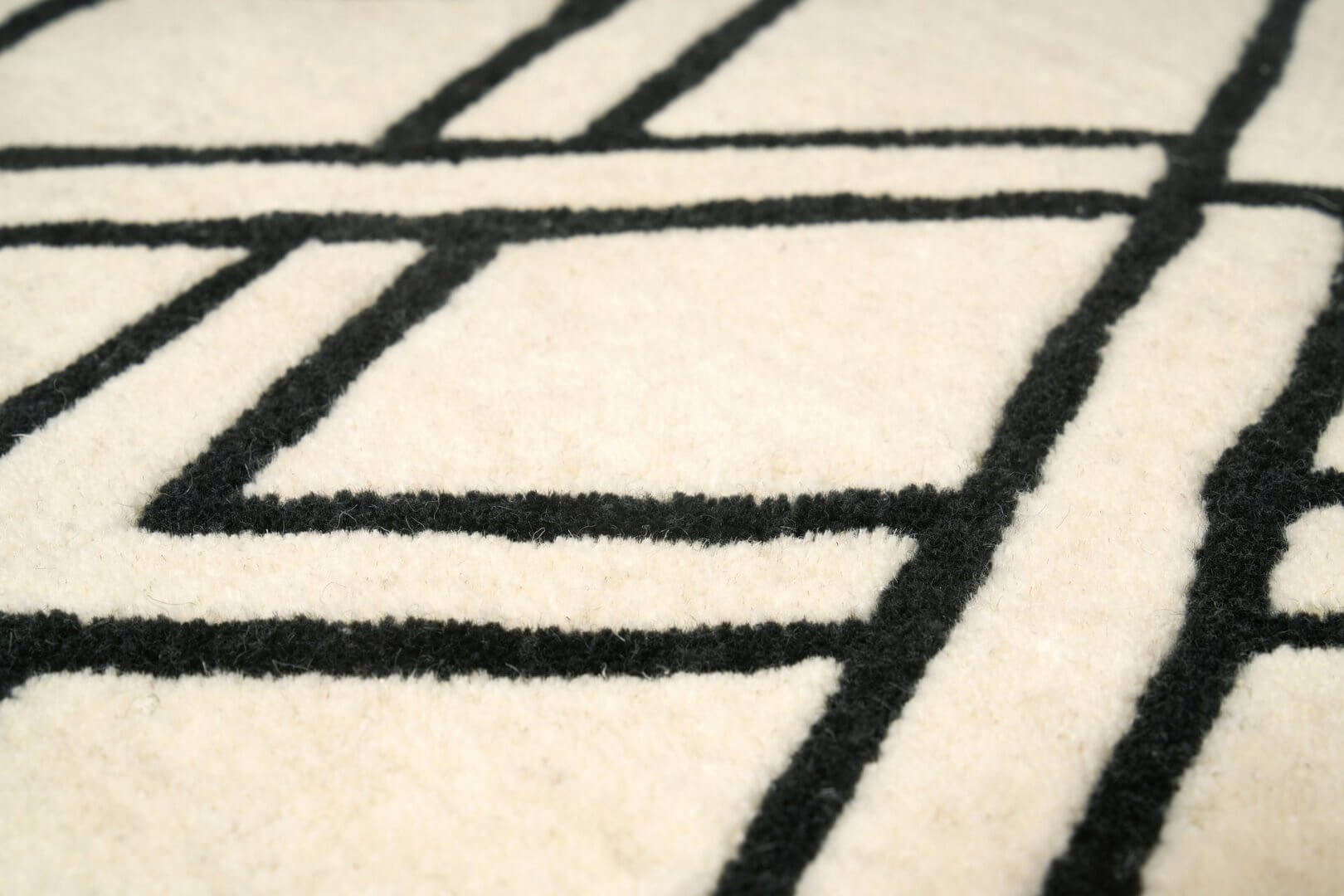 Dywan wełniany z geometrycznym wzorem BROOKLYN BLACK Handmade Collection Carpet Decor Fargotex