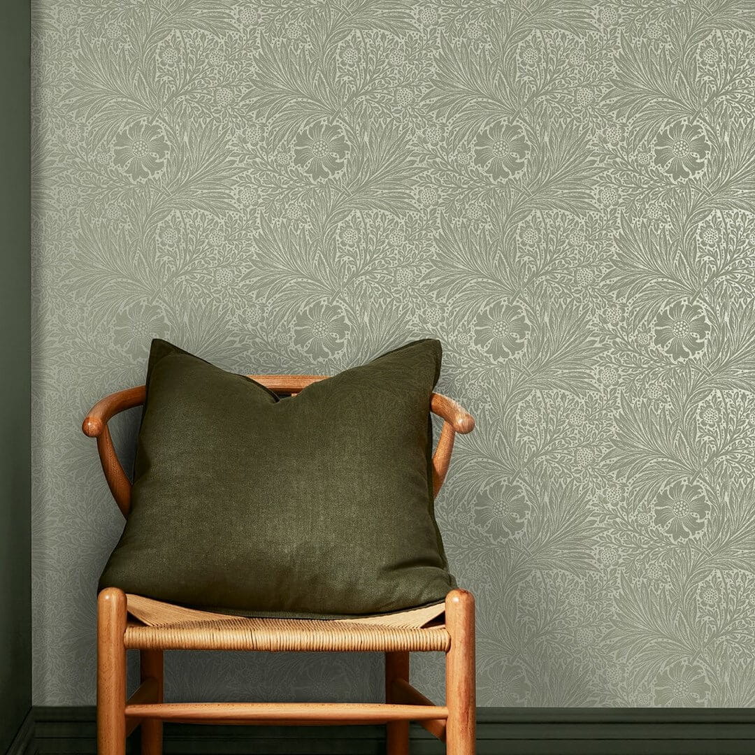 Tapeta kwiaty metaliczna Graham & Brown Marigold Fibrous 124256 William Morris At Home