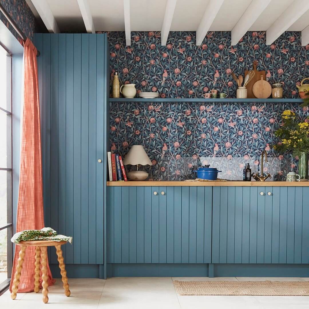 Tapeta botaniczna ptaki i owoce Graham & Brown Bird & Pomegranate 124259 William Morris At Home