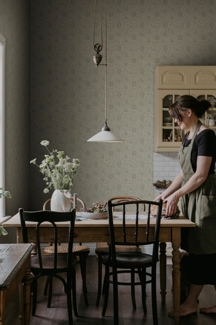 Tapeta stylizowane róże Sandberg S10569 Anton Sage Green Tradgarden