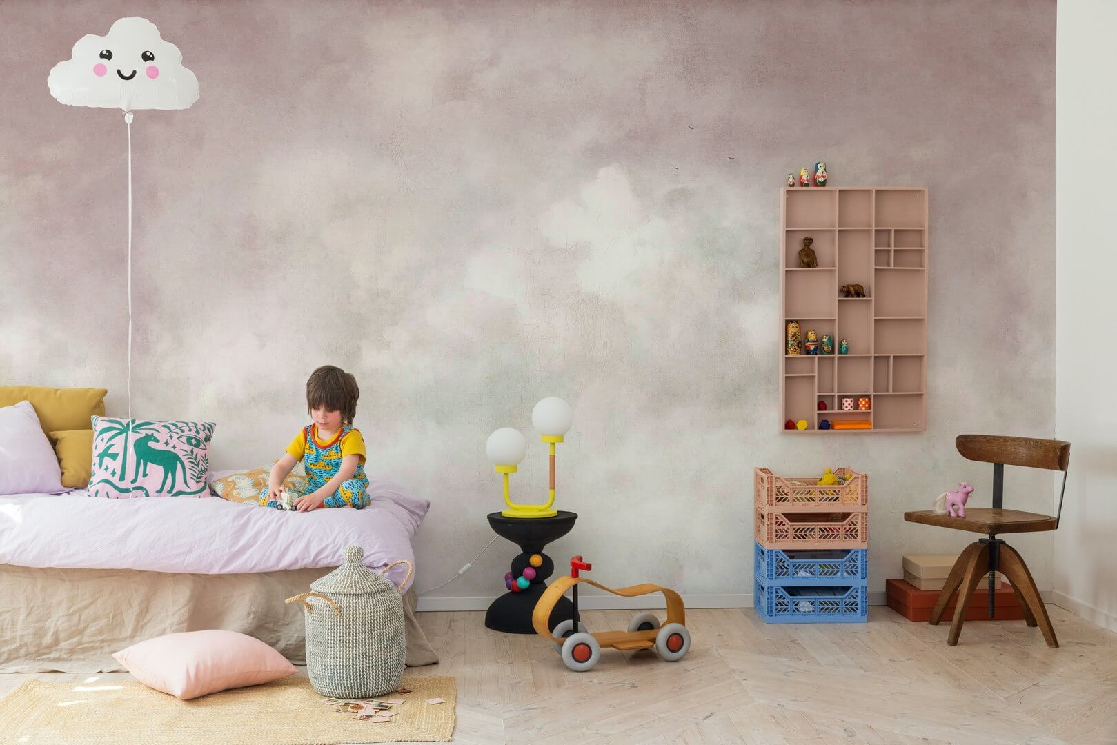 Fototapeta chmury w stylu vintage Rebel Walls R20922 Vintage Clouds Pink Hot Pops