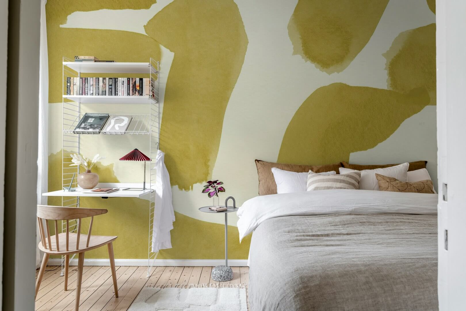 Fototapeta abstrakcyjna Rebel Walls R21163 Wiggle Shapes Yellow Hot Pops