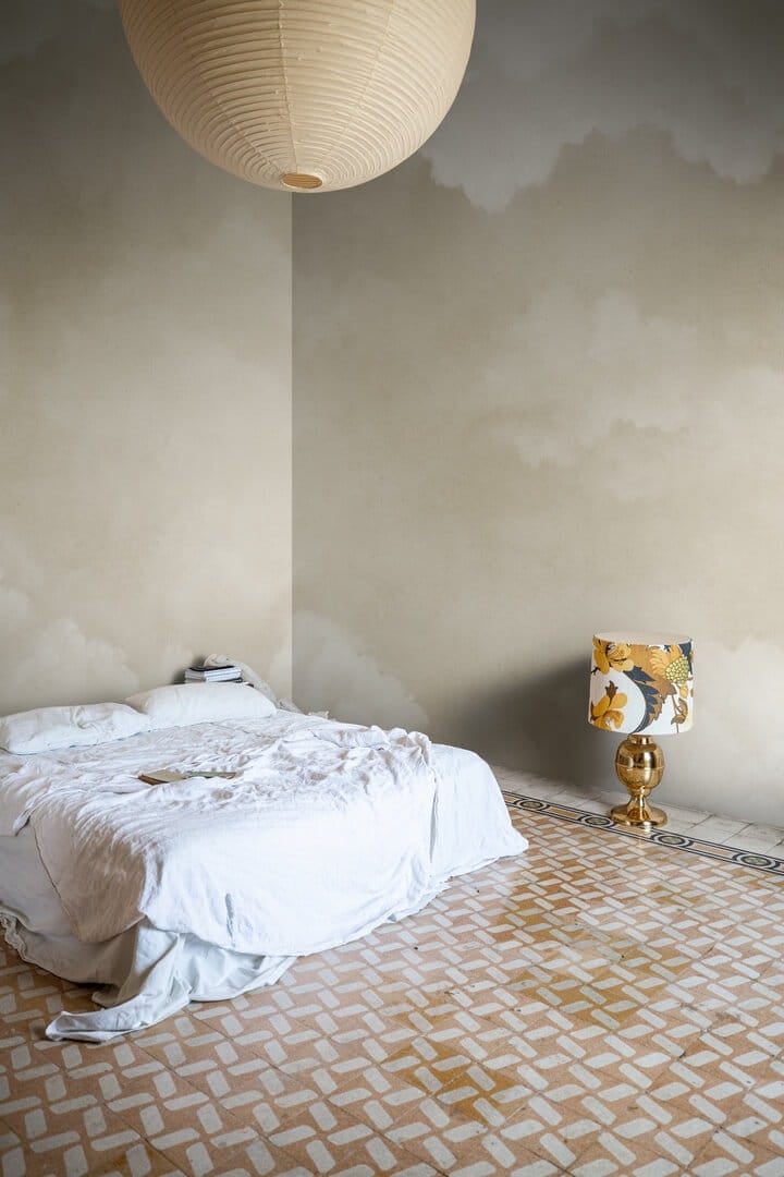 Fototapeta niebo Rebel Walls R20996 Sky of Clouds Beige Poetic
