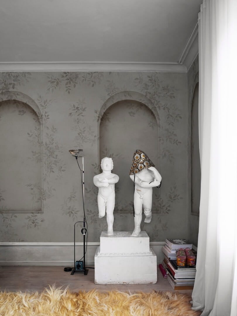 Fototapeta architektoniczne łuki i liście Rebel Walls R20999 Daydream Arches Gray Poetic