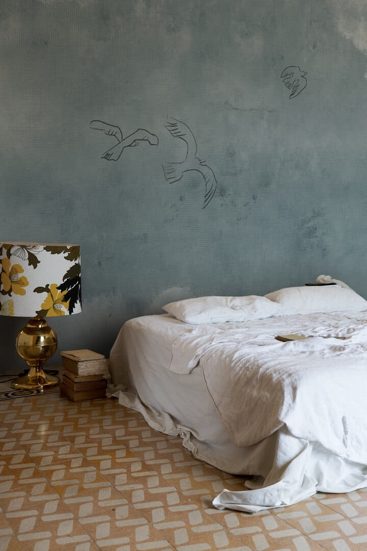 Fototapeta minimalistyczne ptaki i niebo Rebel Walls R21012 Wings Over Horizon Blue Poetic