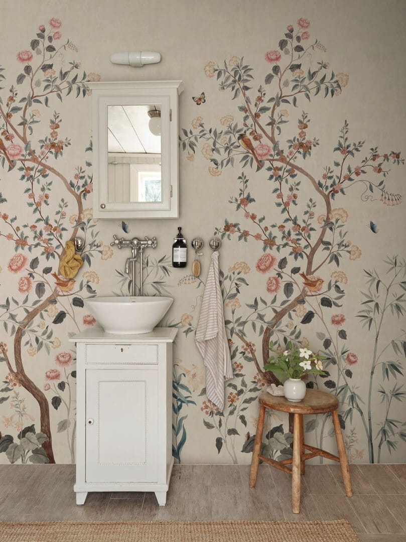 Fototapeta botaniczna w stylu chinoiserie Sandberg S10588 Eleonora Misty Blue Herbarium