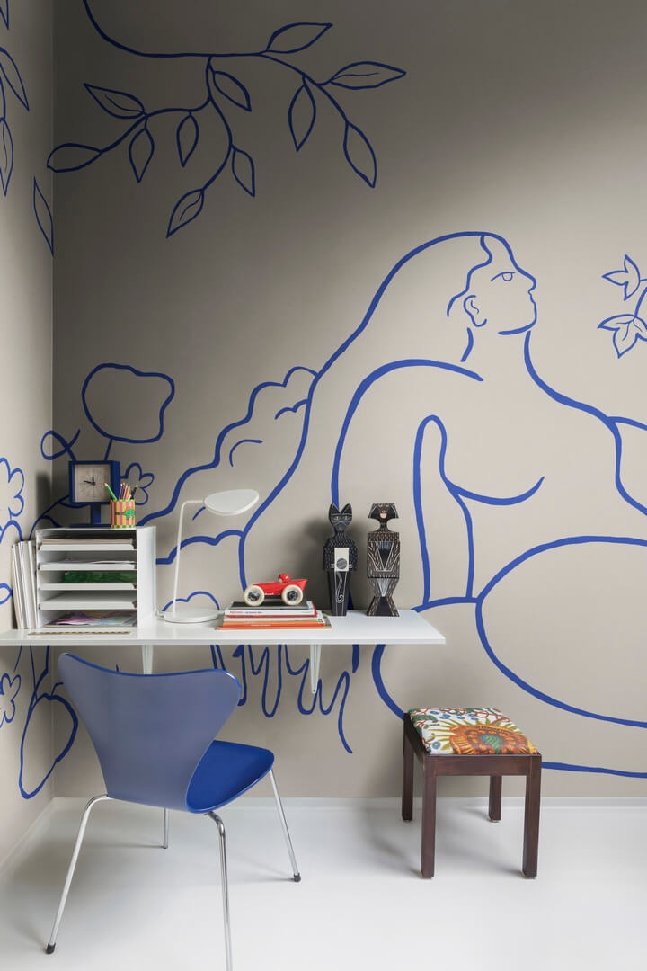 Fototapeta szkic kobiecej postaci i bujna roślinność Rebel Walls R21238 Lush Lines Light Blue Symbolic