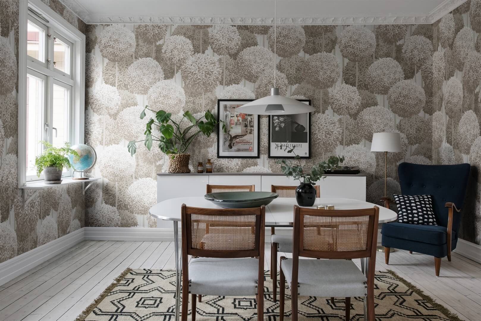 Fototapeta kwiaty Rebel Walls R21037 Elysian Flowers Beige Sam Wilde