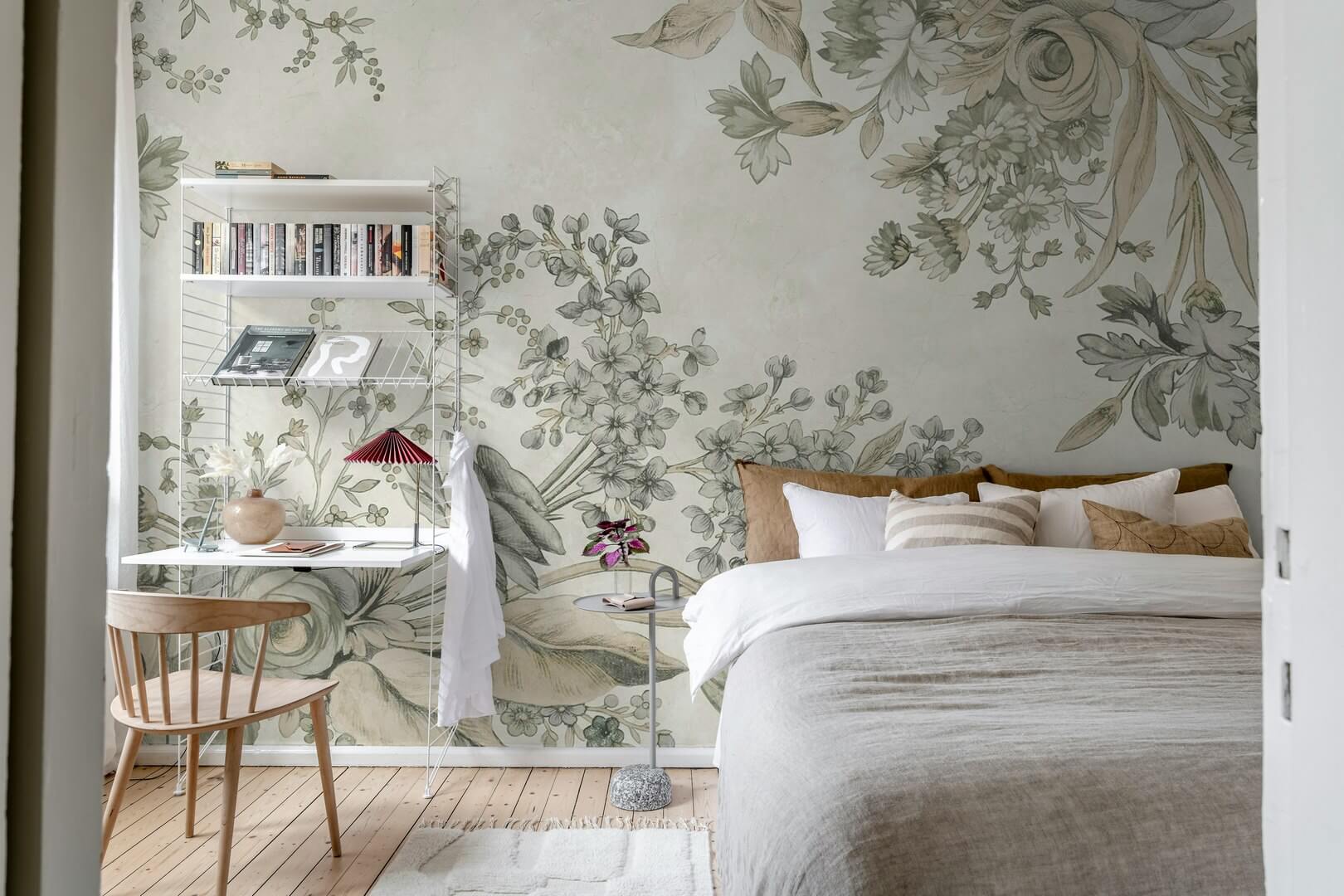 Fototapeta kwiaty Rebel Walls R20687 Bold Floral Beige Hot Pops