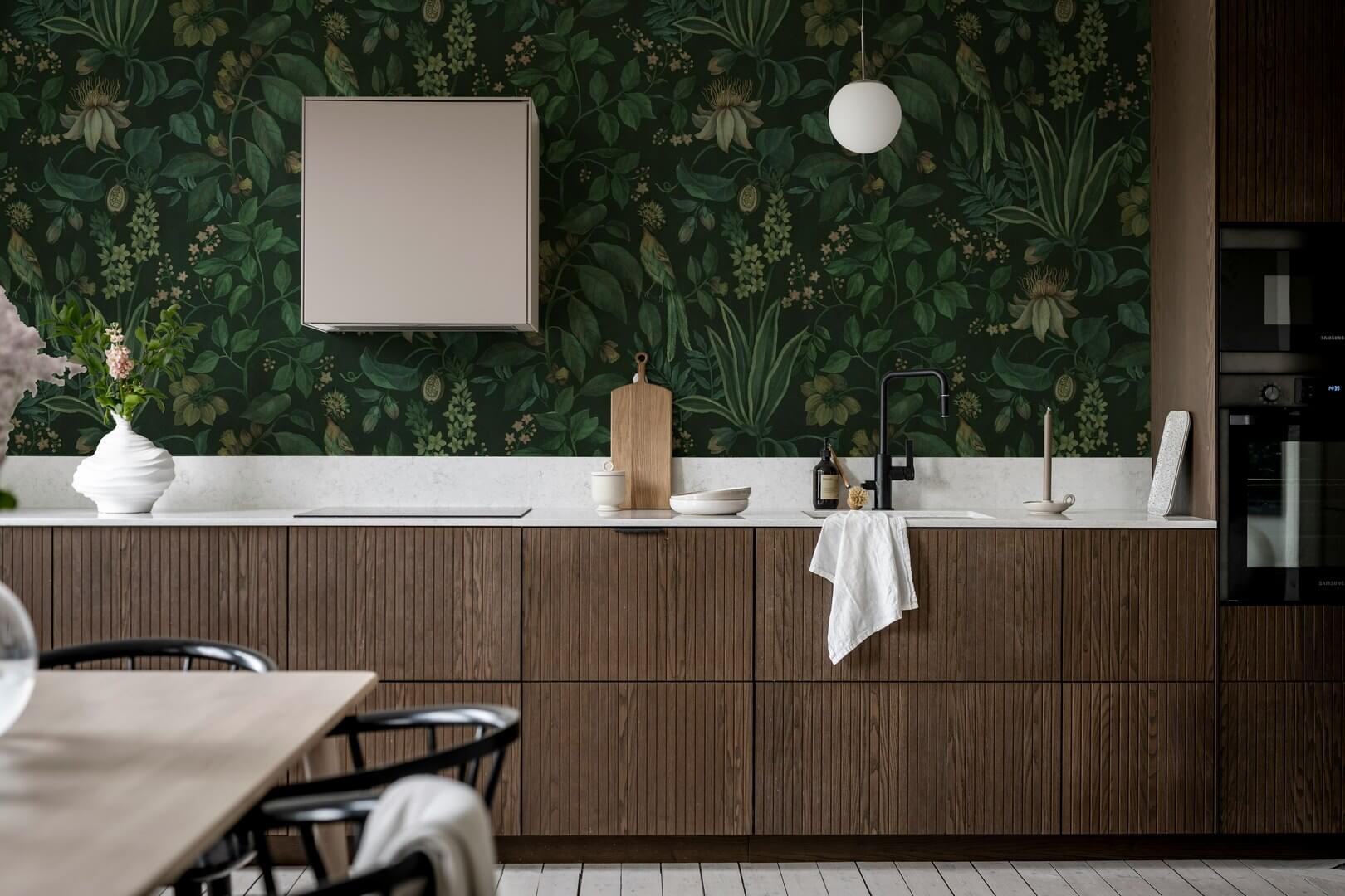 Fototapeta tropikalna flora i fauna Rebel Walls R21385 Tropical Harmony Dark Hot Pops