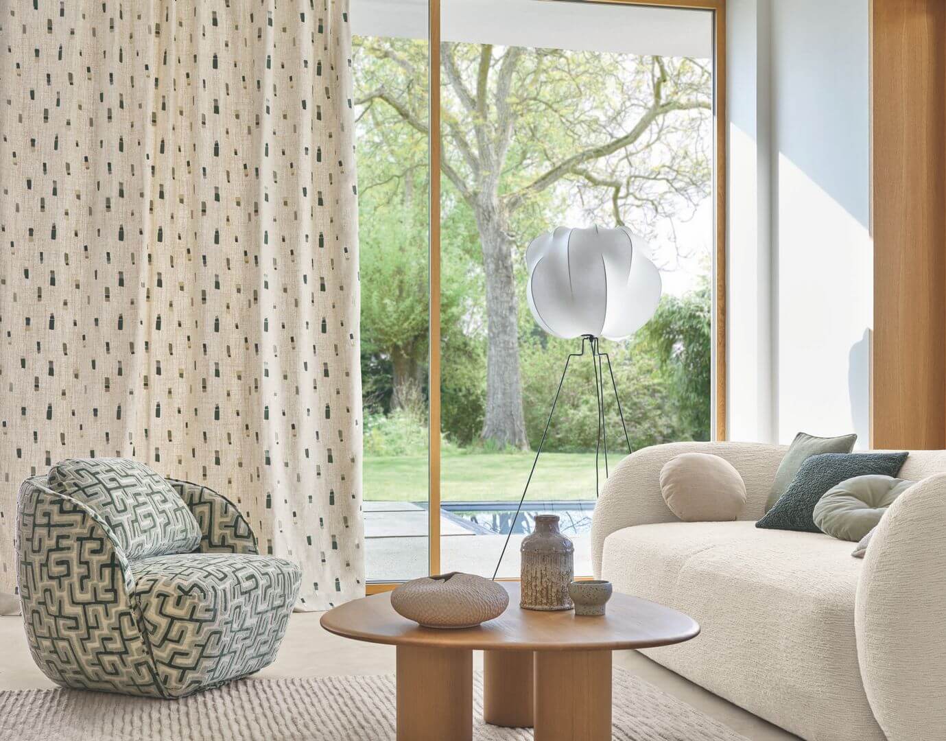 Tkanina dekoracyjna z akcentami haftu Camengo 12050370 Montpelier Hill Artist