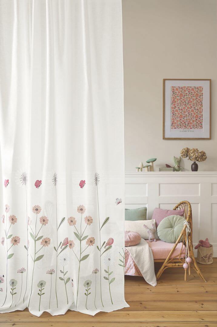 Tkanina w kwiaty z haftem Camengo 12720278 Lenael Les Petits Reves - 290 cm wys.