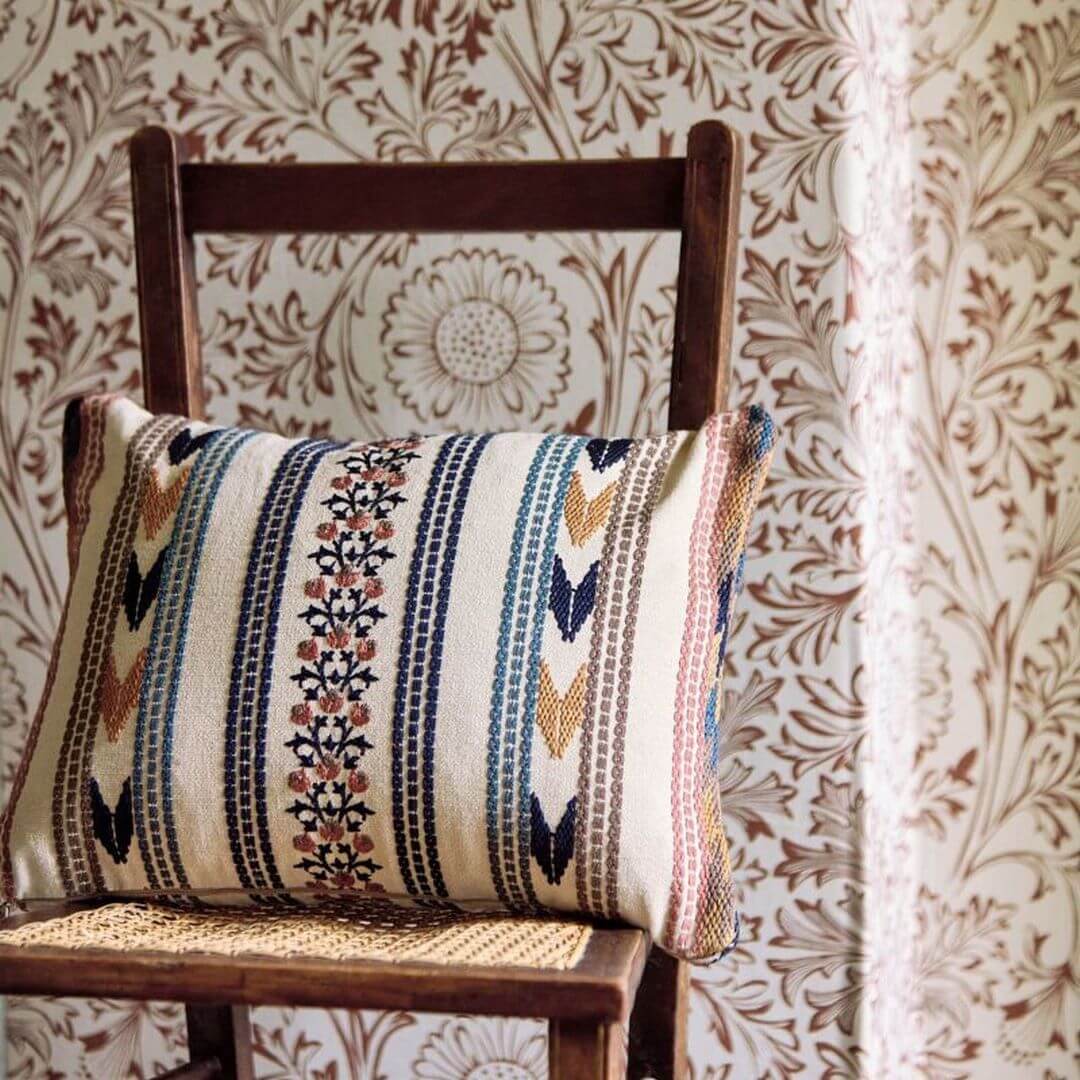 Tkanina w pasy z haftem Morris & Co. X The Huntington Bloomsbury Stripe 237704 The Unfinished Works Stripes