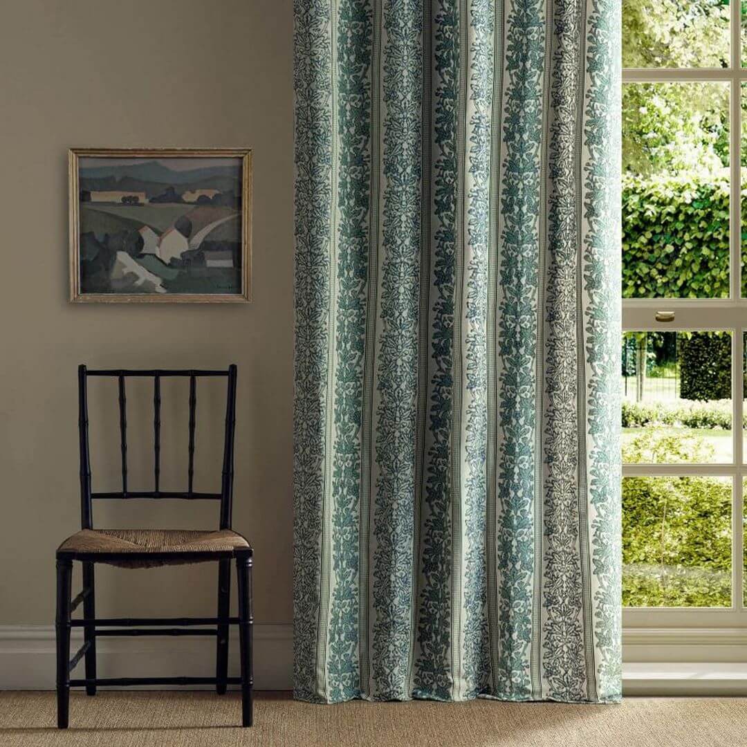 Tkanina w pasy z liśćmi dębu Morris & Co. X The Huntington Oak & Blossom Weave 237668 The Unfinished Works Handcrafted