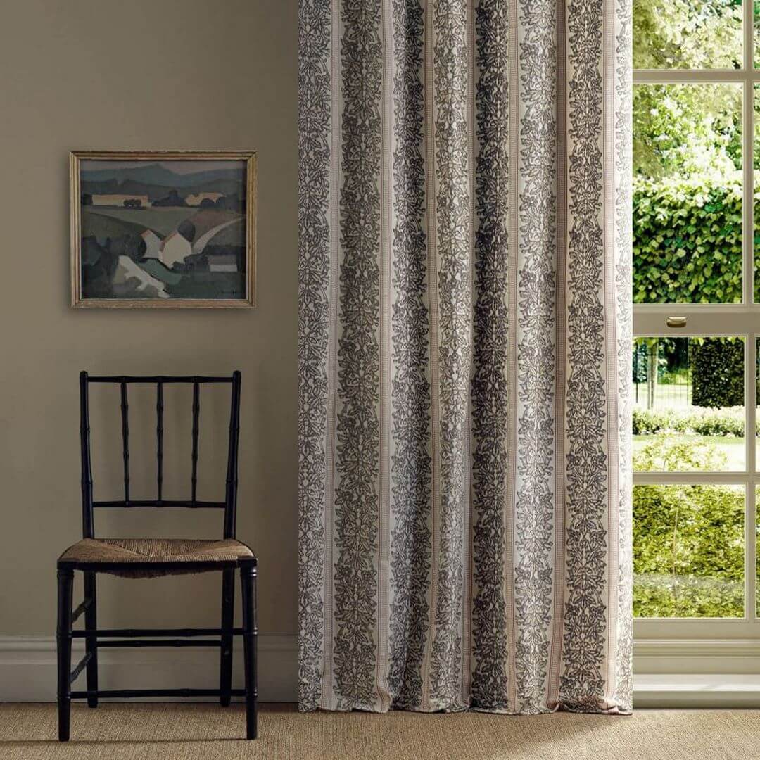 Tkanina w pasy z liśćmi dębu Morris & Co. X The Huntington Oak & Blossom Weave 237669 The Unfinished Works Handcrafted