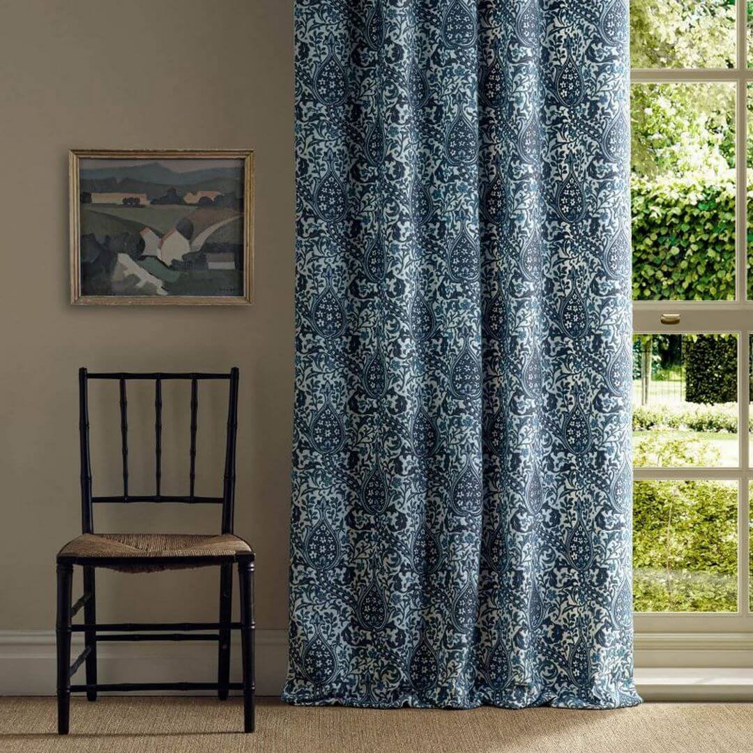 Tkanina haftowana w stylu orientalnym Morris & Co. X The Huntington Persian Tulip Embroidery 237681 The Unfinished Works Handcrafted