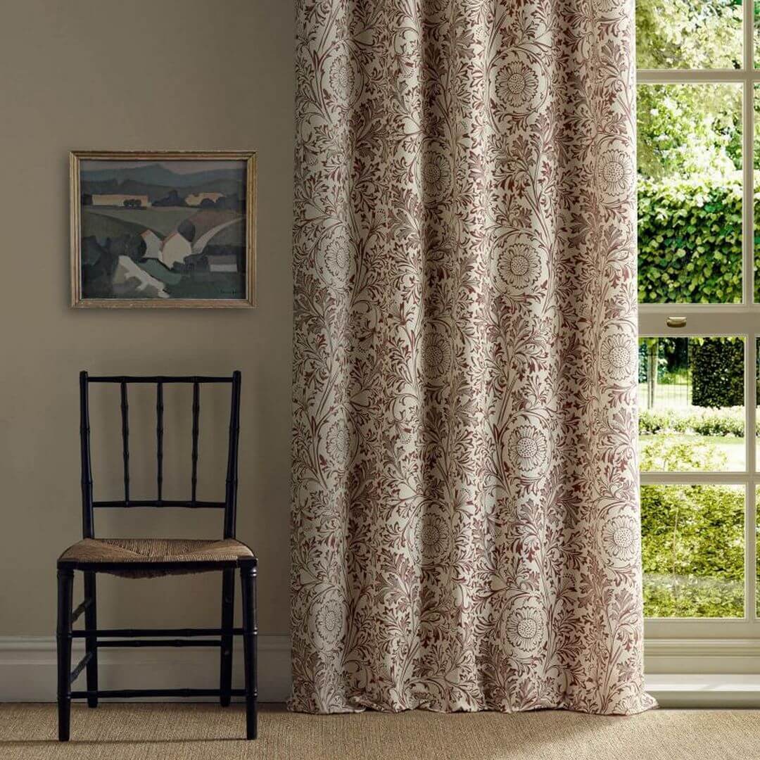 Tkanina w liście i kwiaty rumianku Morris & Co. X The Huntington Chamomile 227387 The Unfinished Works Fabrics