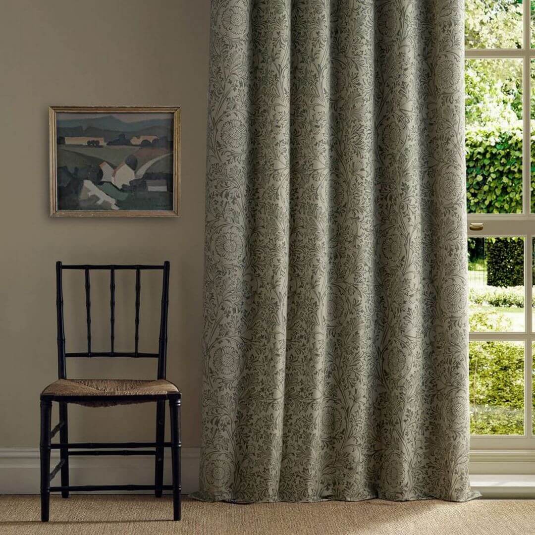 Tkanina w liście i kwiaty rumianku Morris & Co. X The Huntington Chamomile 227388 The Unfinished Works Fabrics