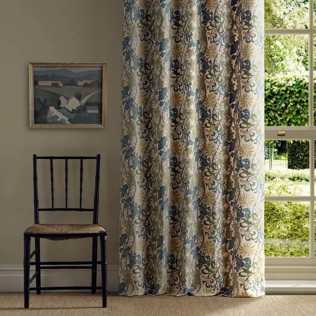 Tkanina haftowana Morris & Co. X The Huntington Cornflower Embroidery 237656 The Unfinished Works Fabrics