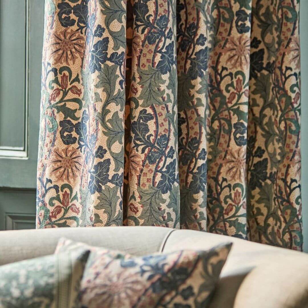 Tkanina haftowana Morris & Co. X The Huntington Cornflower Embroidery 237707 The Unfinished Works Fabrics