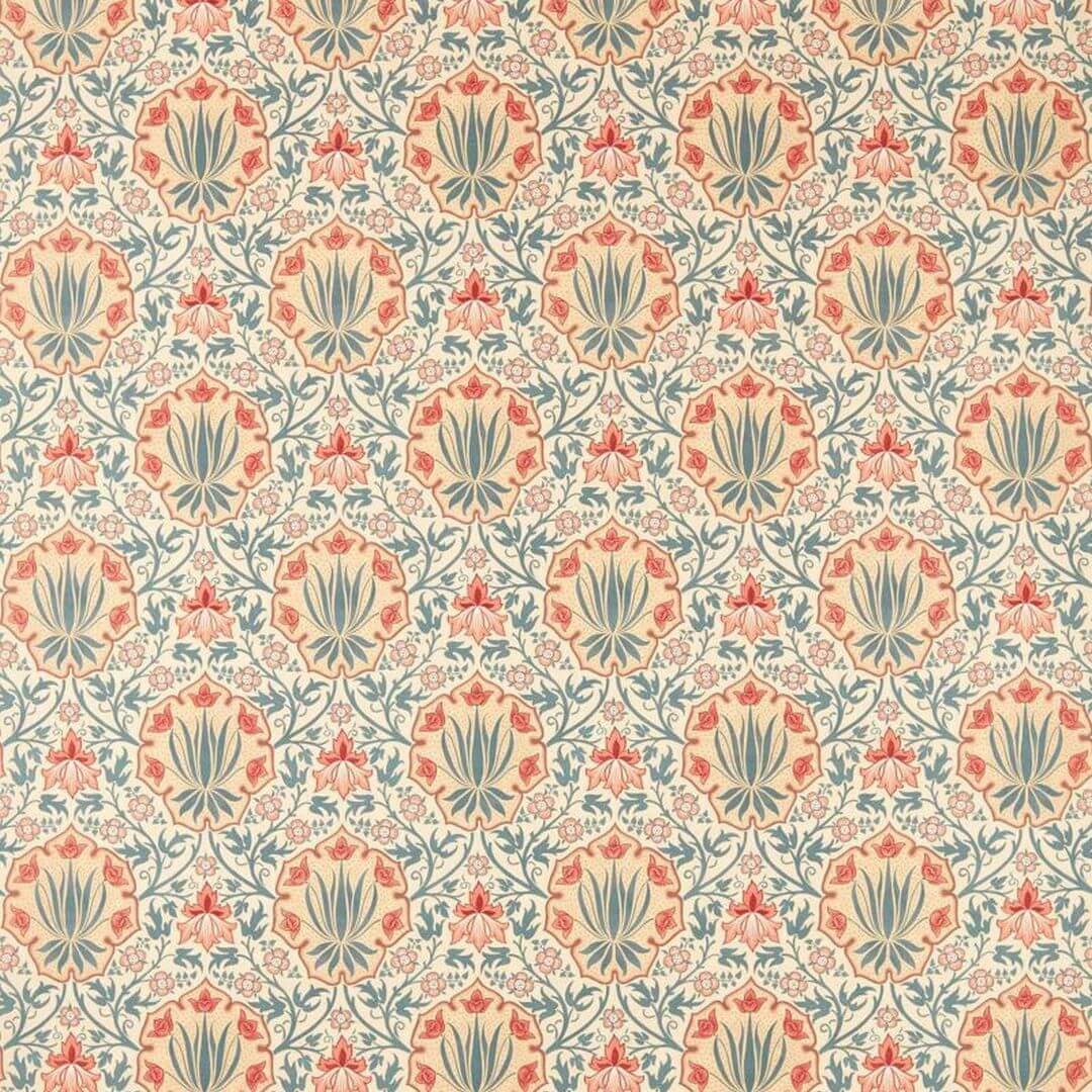 Tkanina dekoracyjna w kwiatowy wzór Morris & Co. X The Huntington Iris & Rose 227374 The Unfinished Works Fabrics