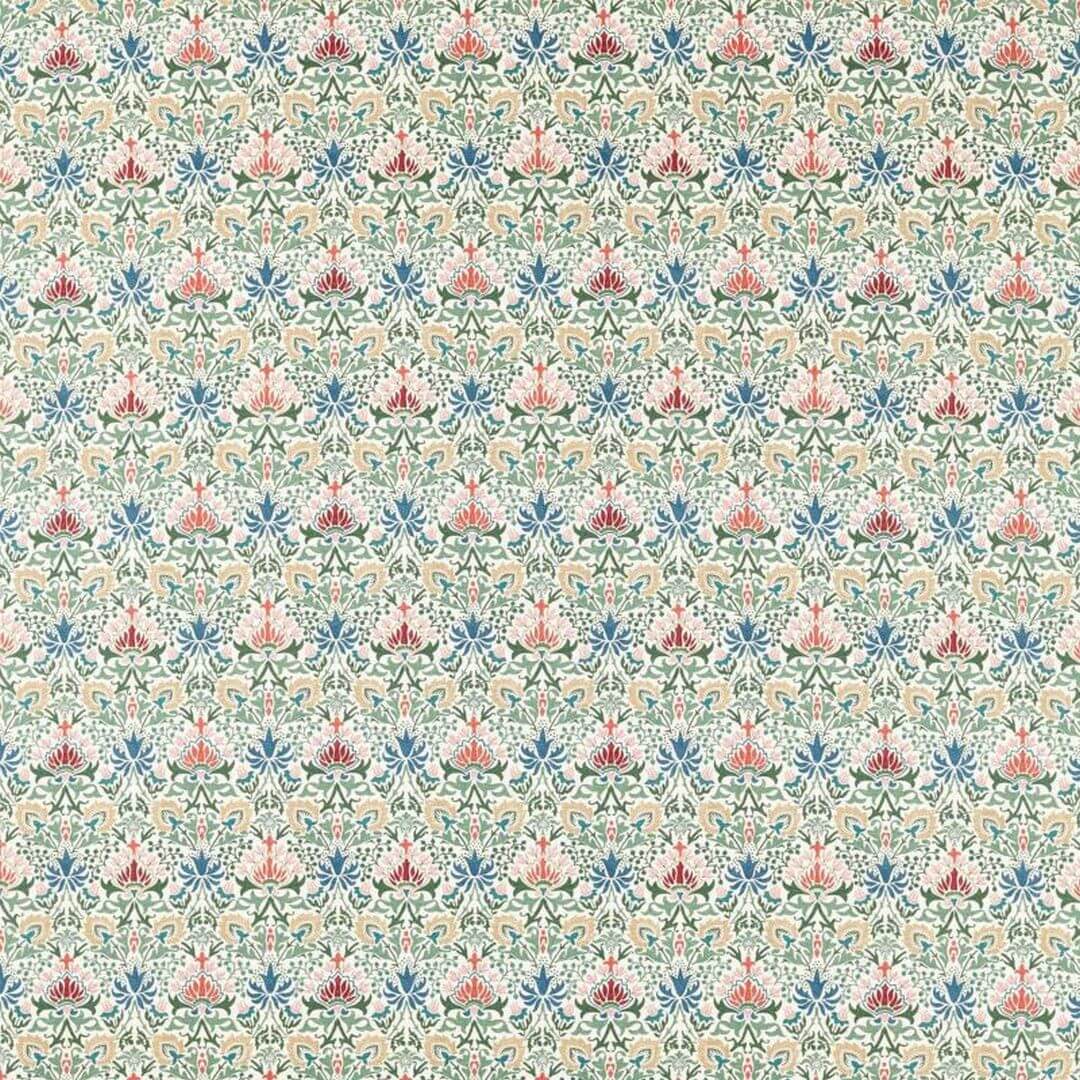 Tkanina dekoracyjna z kwiatowym wzorem Morris & Co. X The Huntington Meda Iris 227366 The Unfinished Works Fabrics