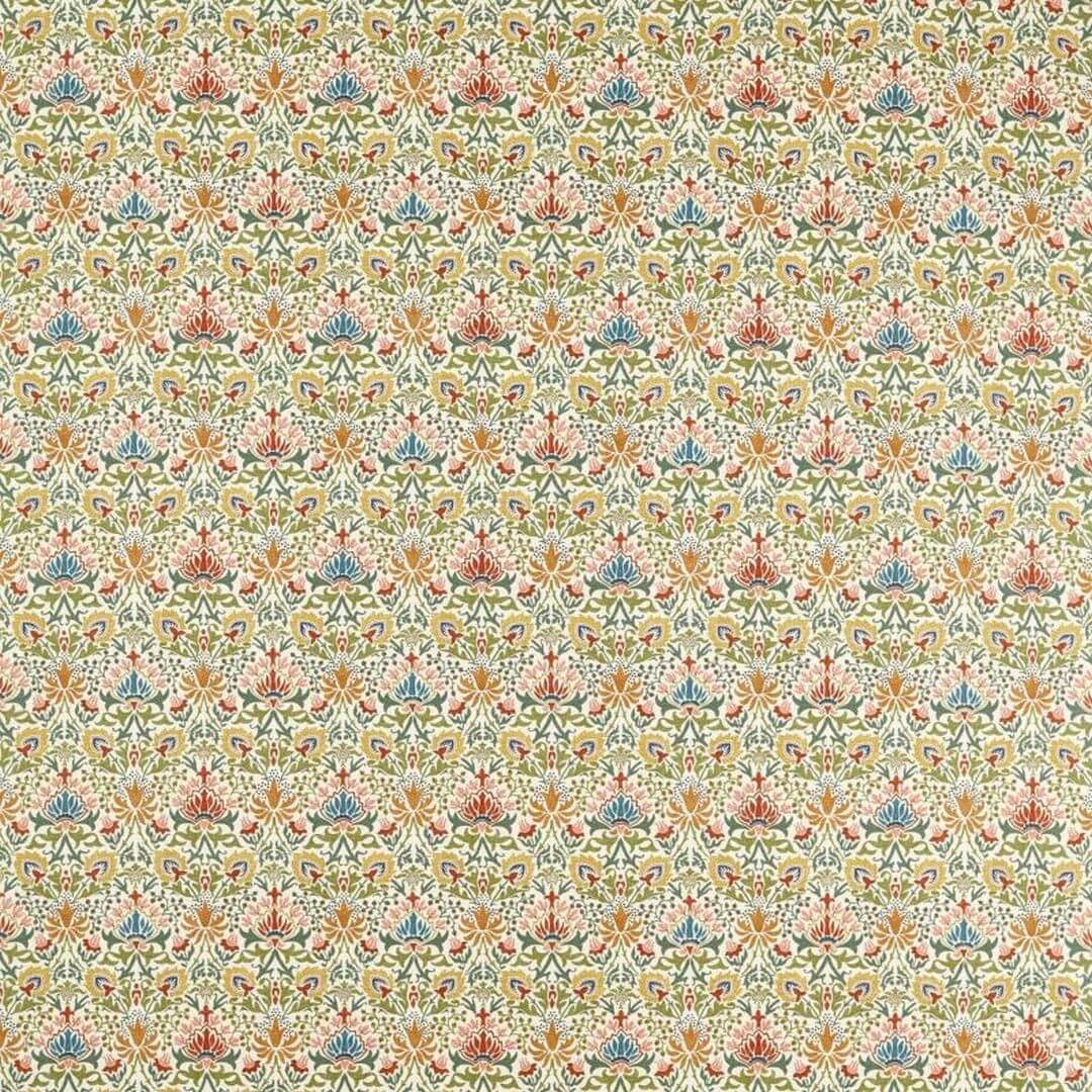 Tkanina dekoracyjna z kwiatowym wzorem Morris & Co. X The Huntington Meda Iris 227368 The Unfinished Works Fabrics