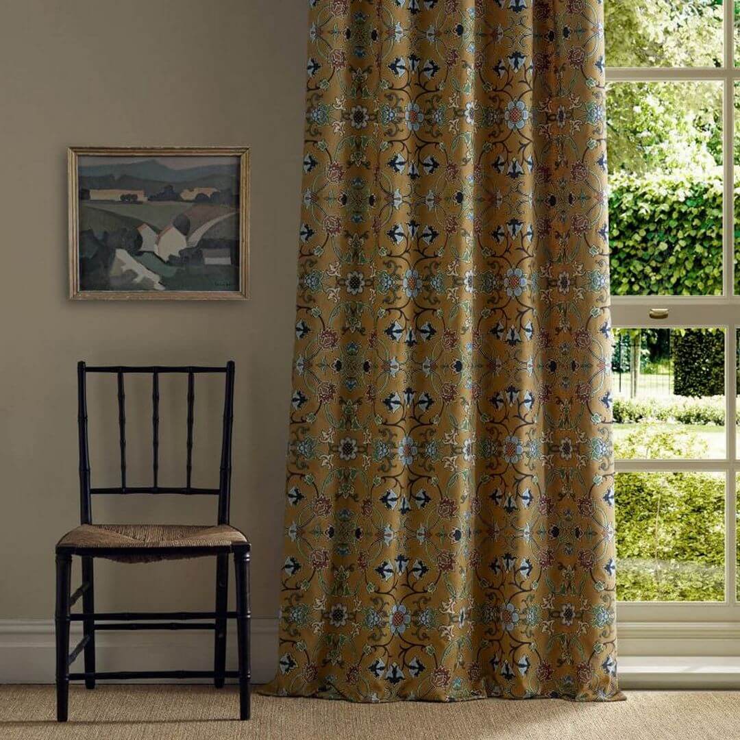Tkanina haftowana w orientalny wzór Morris & Co. X The Huntington Persian Scroll Embroidery 237658 The Unfinished Works Fabrics