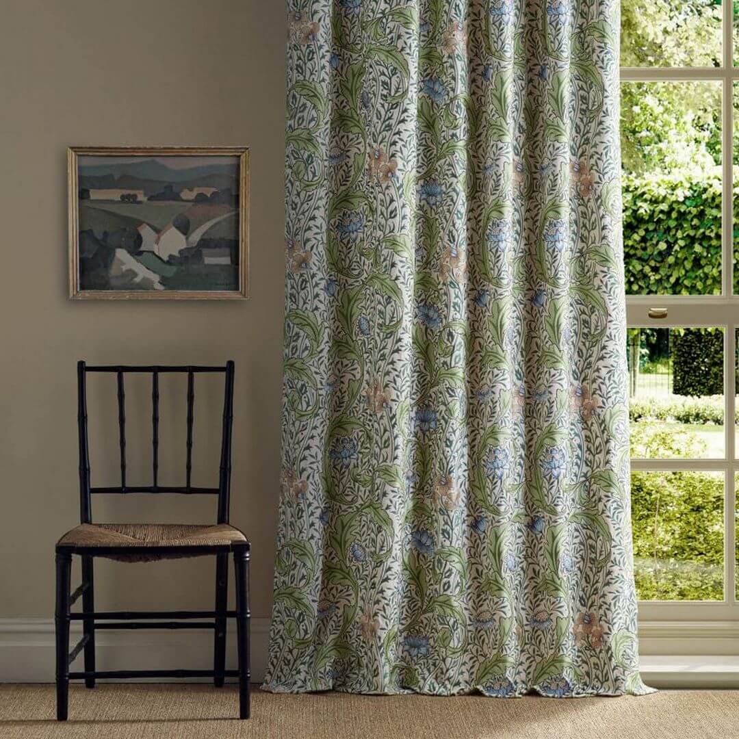 Tkanina Morris & Co. X The Huntington Wild Tulip & Vine Embroidery 237665 The Unfinished Works Fabrics
